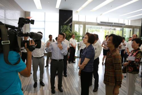 上海市人大常委會主任殷一璀調研華測檢測上海公司