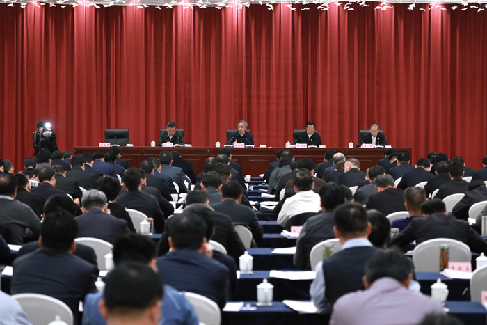 胡春華強(qiáng)調(diào) 千方百計(jì)恢復(fù)生豬生產(chǎn) 全力確保畜產(chǎn)品供應(yīng)安全